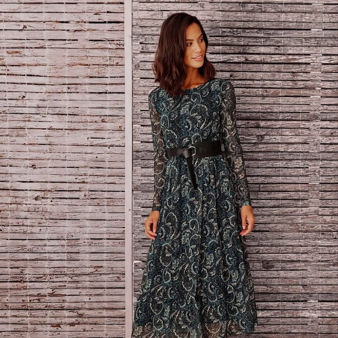 Abito Lungo Fantasia Paisley  – Elegante e Femminile